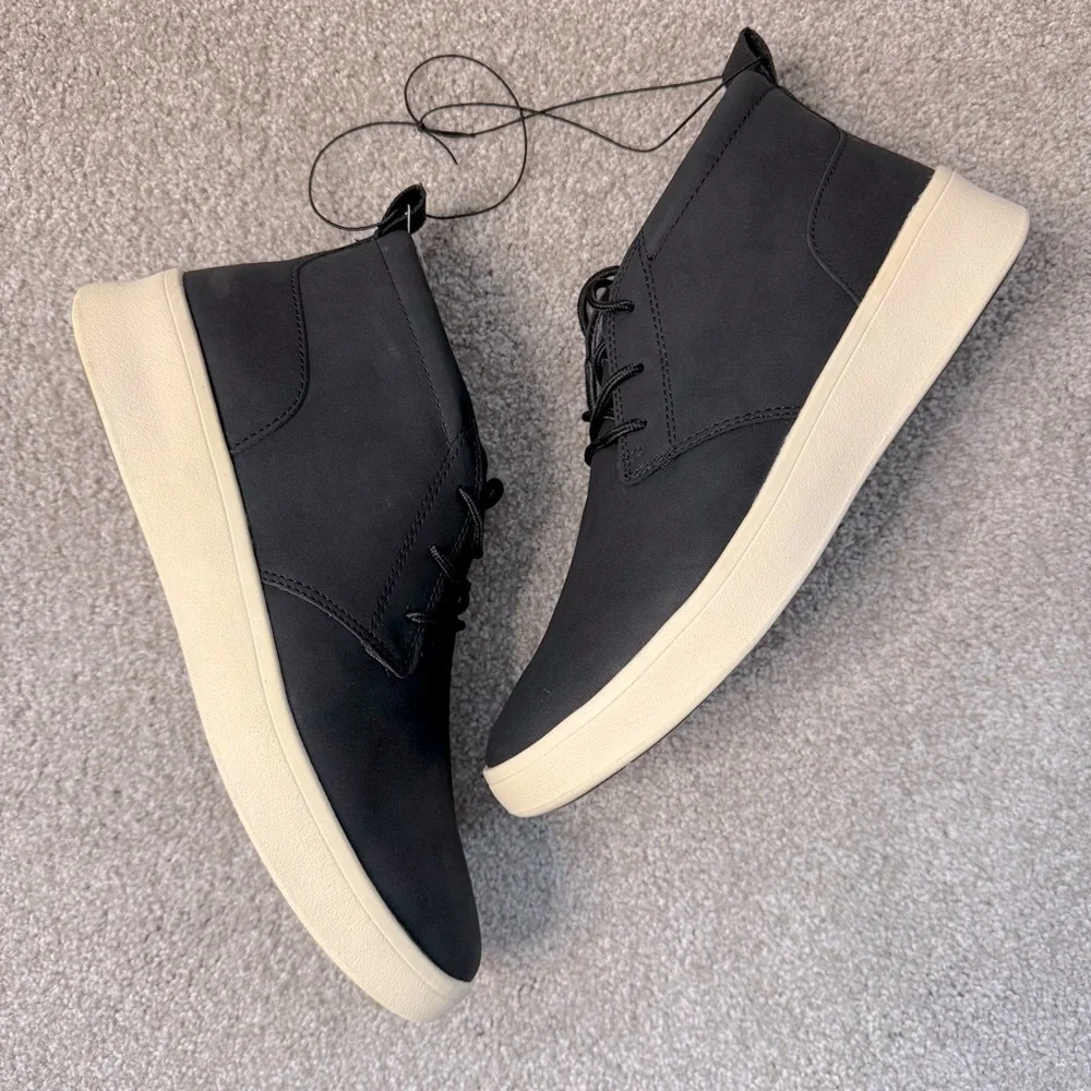 NWB IZOD men’s Palmer black/ cream chukka shoes size 9